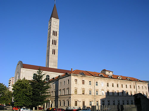 Župna crkva Sv. Petra i Pavla u Mostaru i franjevački samostan Župna crkva Sv. Petra i Pavla u Mostaru i franjevački samostan