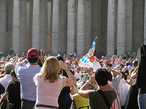 Dolazak Pape Benedikta XVI na trg Sv. Petra